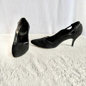 1950s 1960s Black Suede Cut Out Pumps 7.5 Narrow